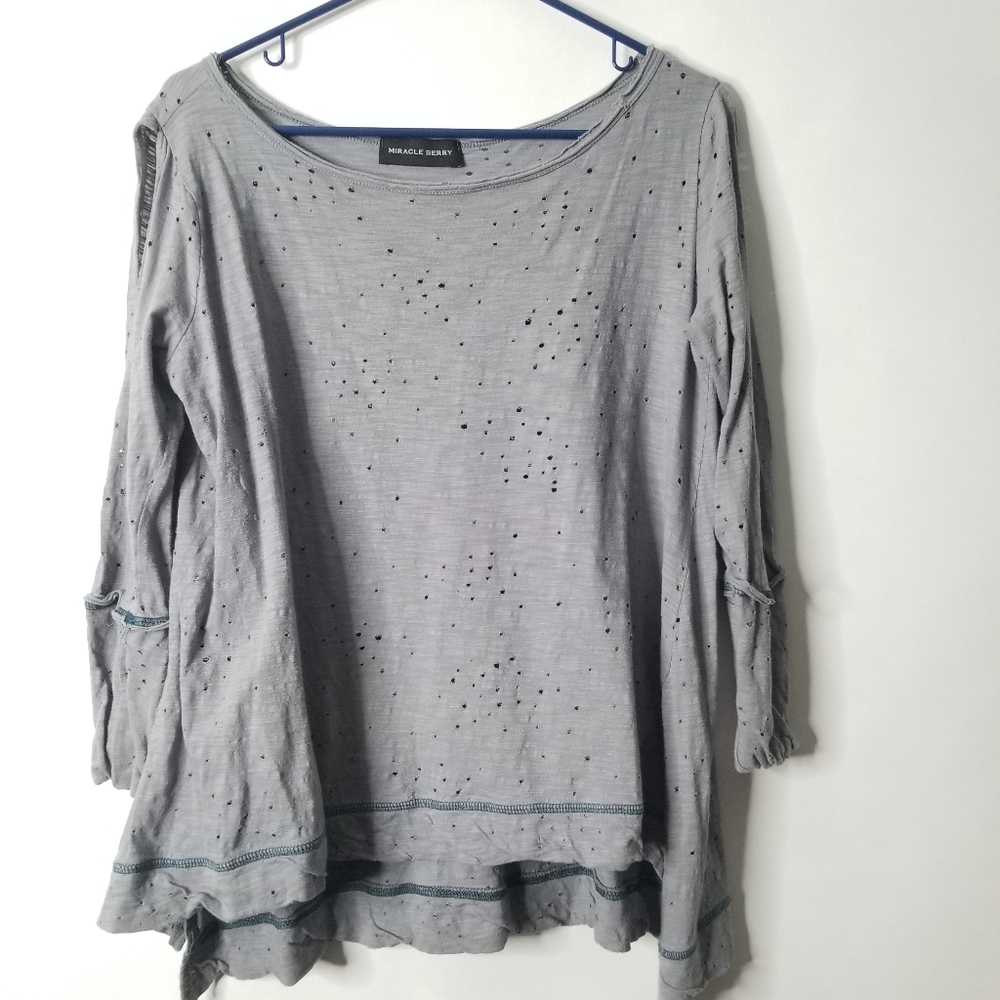 Miracle Berry USA Hi-Low Cold Shoulder Top M